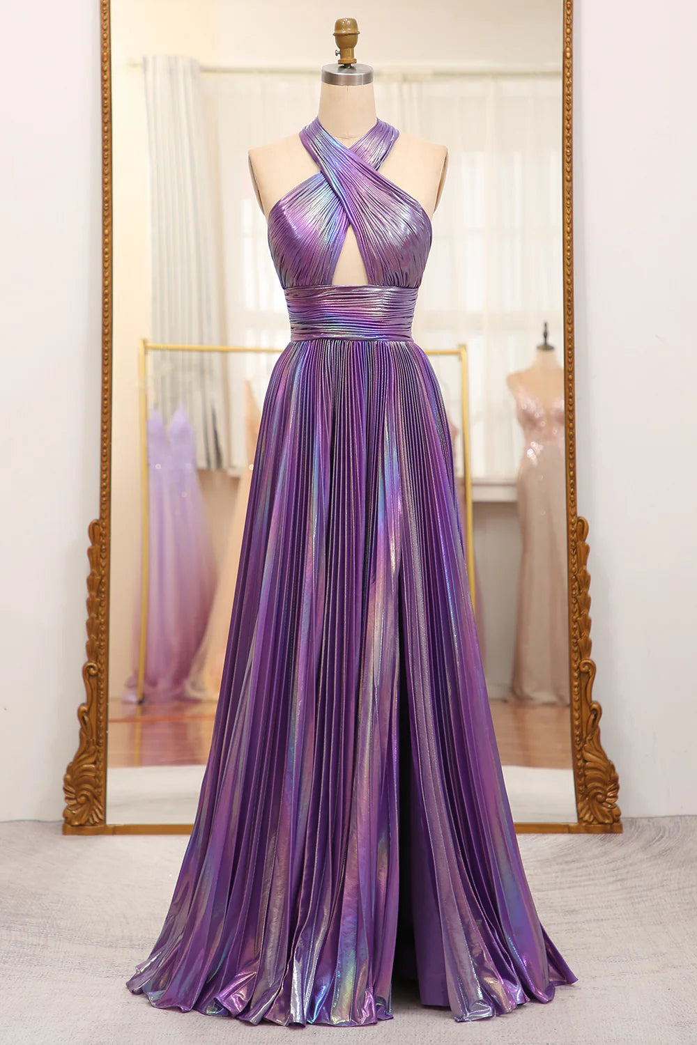 Robe de bal longue violet foncé scintillante, dos nu, coupe trapèze, avec fente latérale