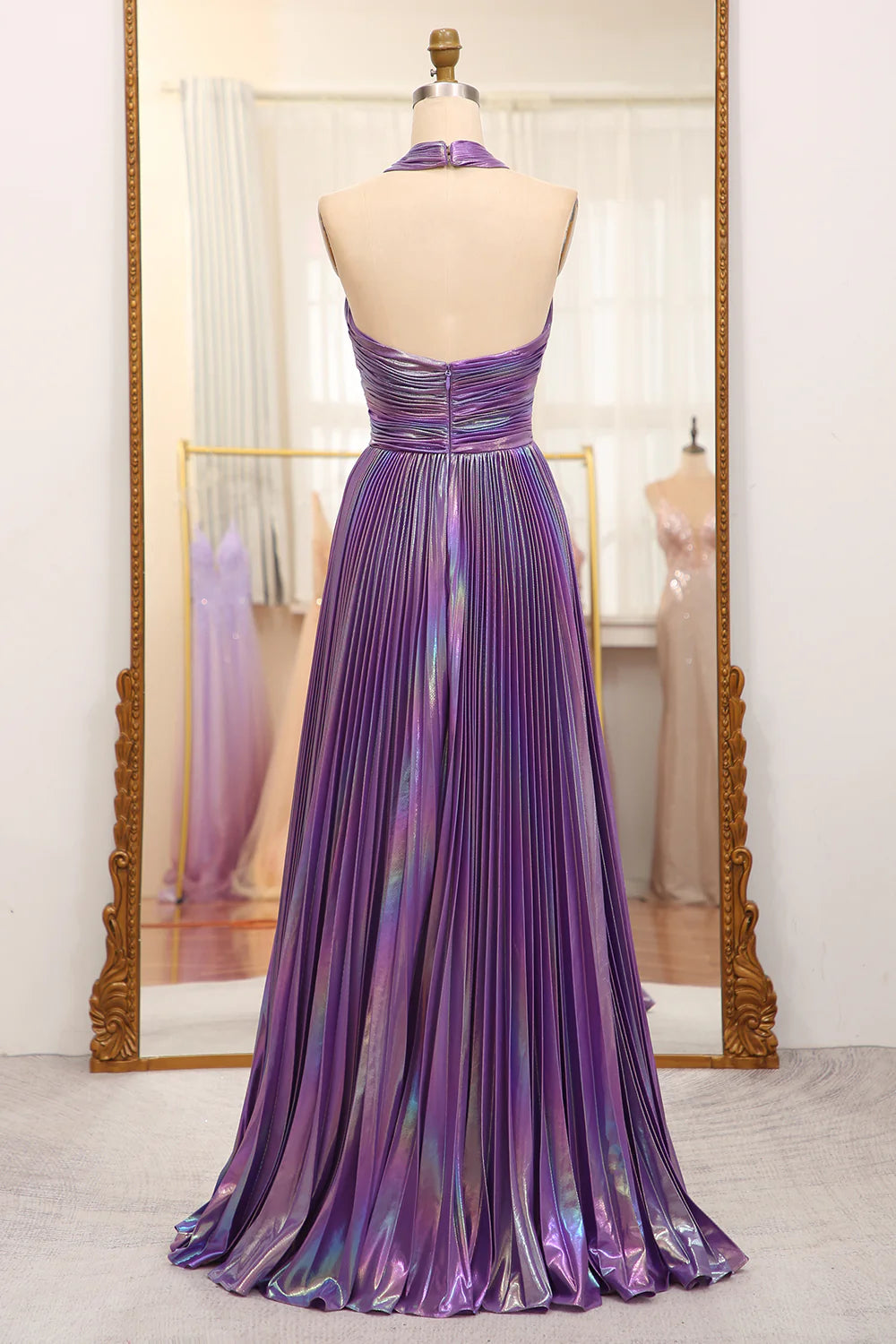 Robe de bal longue violet foncé scintillante, dos nu, coupe trapèze, avec fente latérale