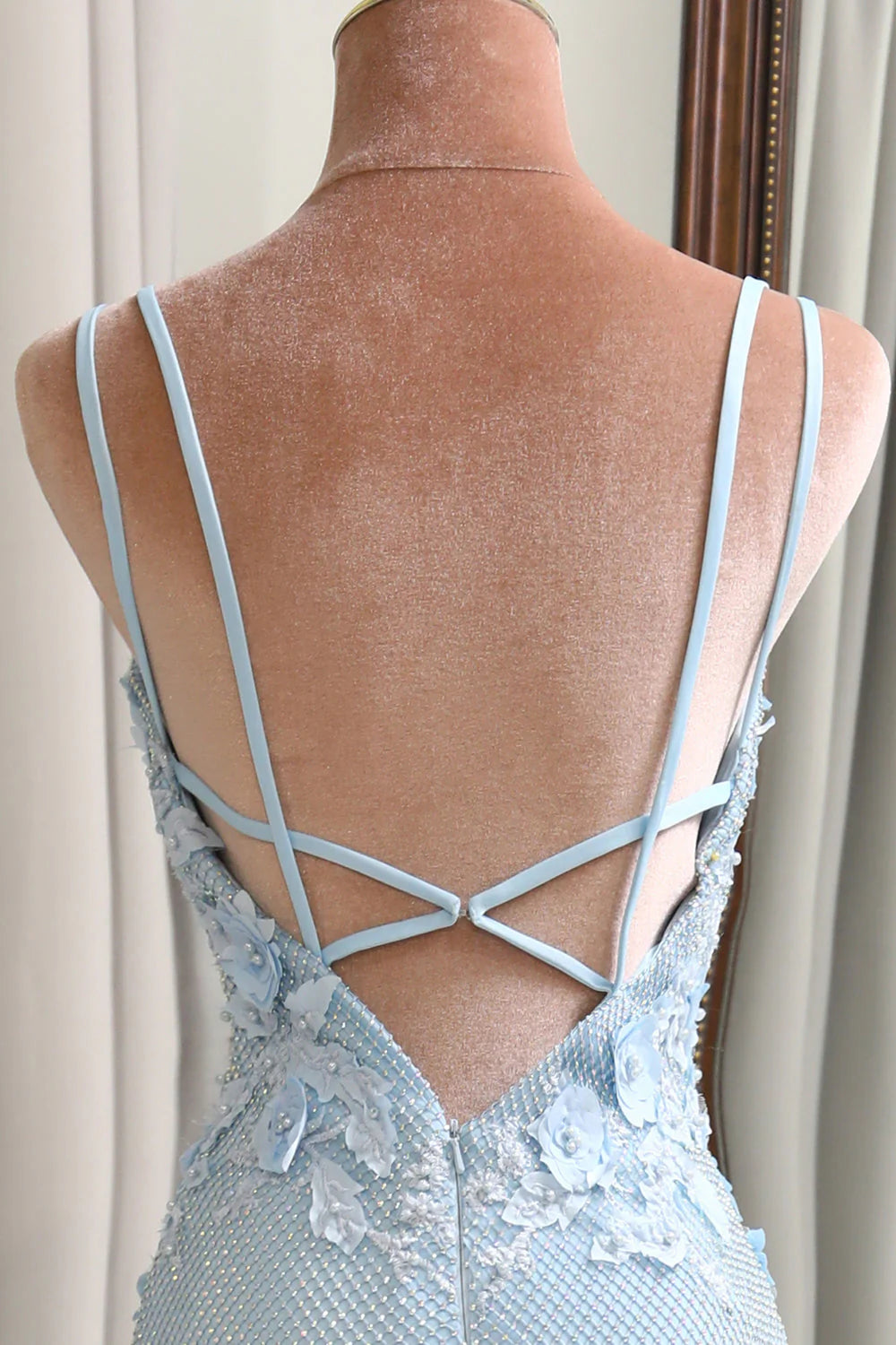 Vestido de fiesta azul claro con lentejuelas y corsé largo de sirena con abertura