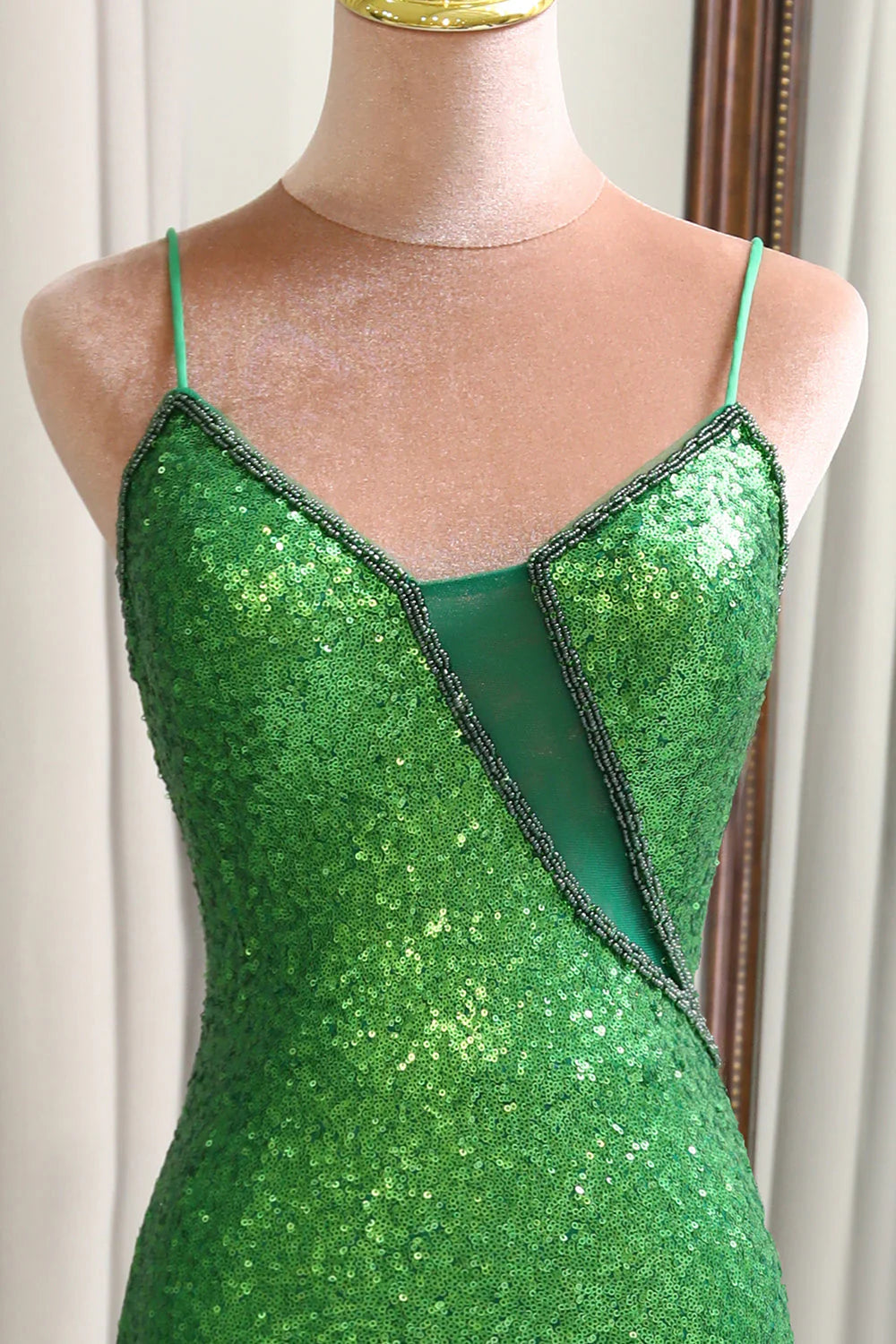 Vestido de fiesta largo de sirena con lentejuelas brillantes verdes y abertura frontal
