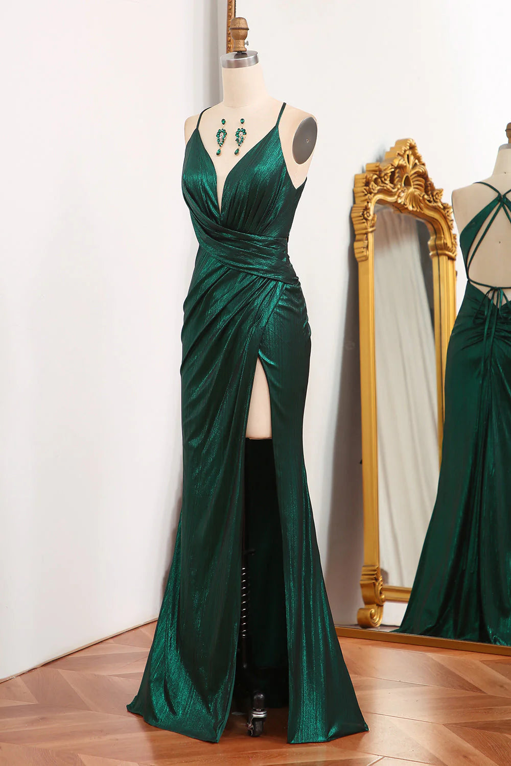Vestido de fiesta largo de sirena con tirantes finos, color verde oscuro y espalda abierta