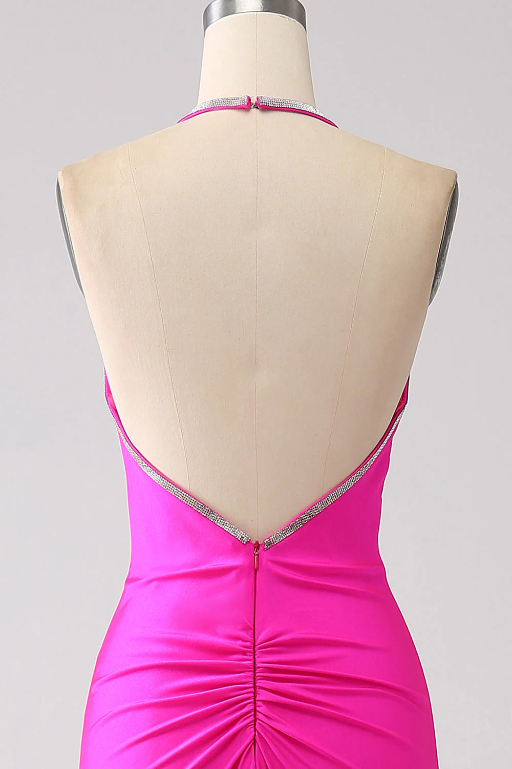 Vestido de fiesta largo de sirena con cuello halter y espalda descubierta