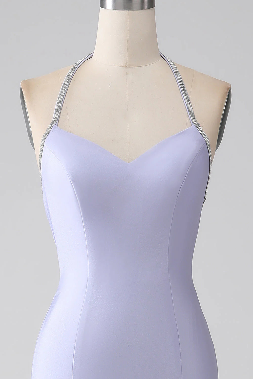 Vestido de fiesta largo de sirena con cuello halter y espalda descubierta