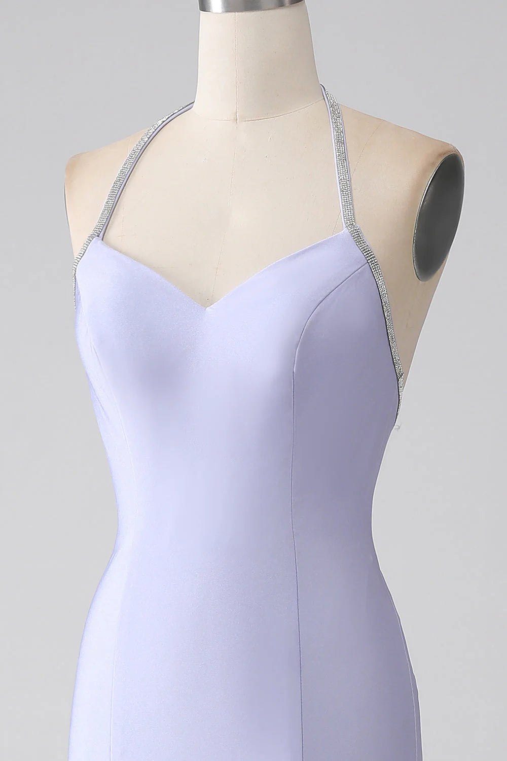 Vestido de fiesta largo de sirena con cuello halter y espalda descubierta