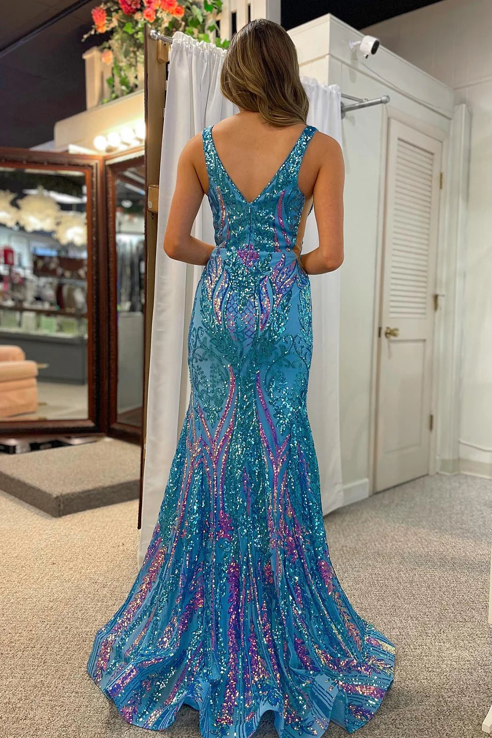 Vestido de fiesta largo hasta el suelo con lentejuelas y escote en V de sirena azul