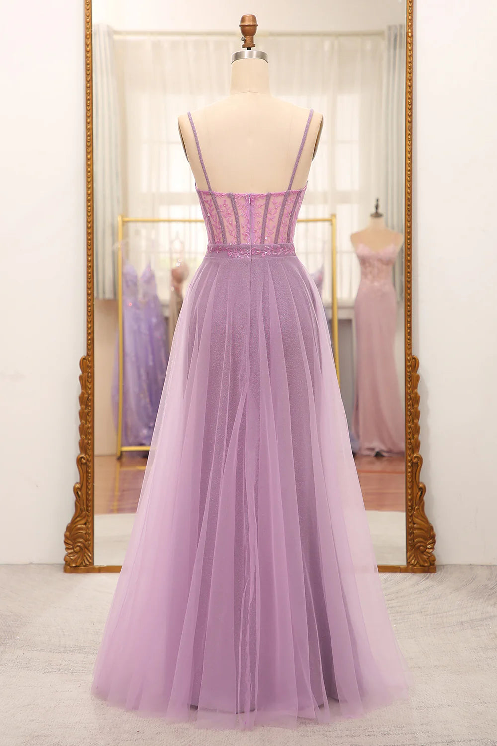 Robe de bal longue lilas coupe trapèze à bretelles spaghetti et corset
