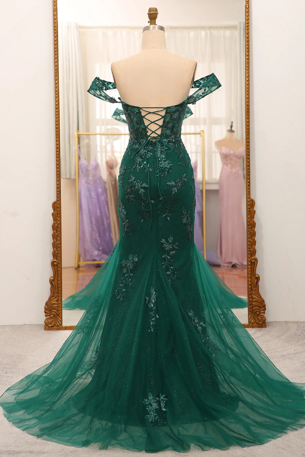 Vestido de fiesta verde oscuro de sirena con hombros descubiertos y apliques