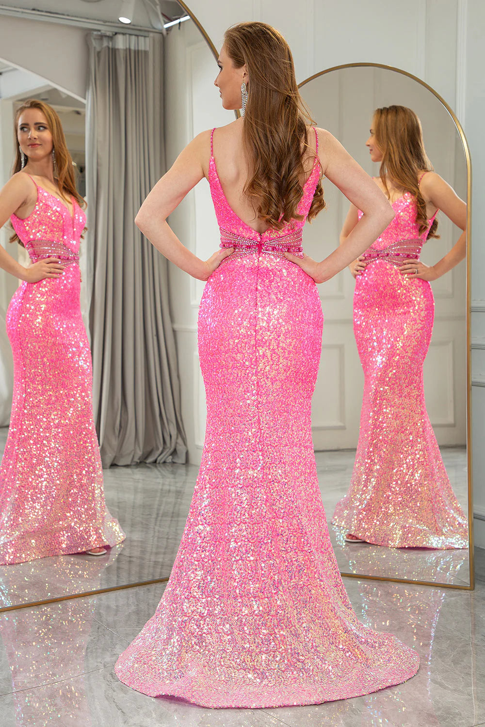 Vestido de fiesta largo con espalda descubierta y tirantes finos de sirena brillante