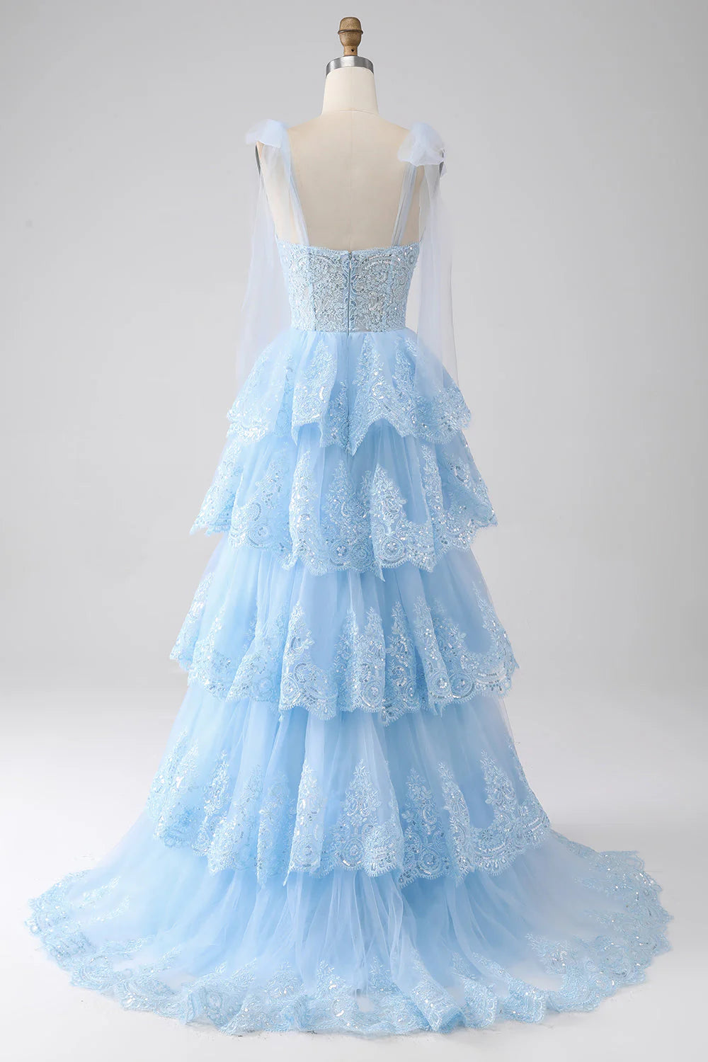 Robe de bal bleu clair en tulle à sequins et bretelles à nœud papillon et appliqués