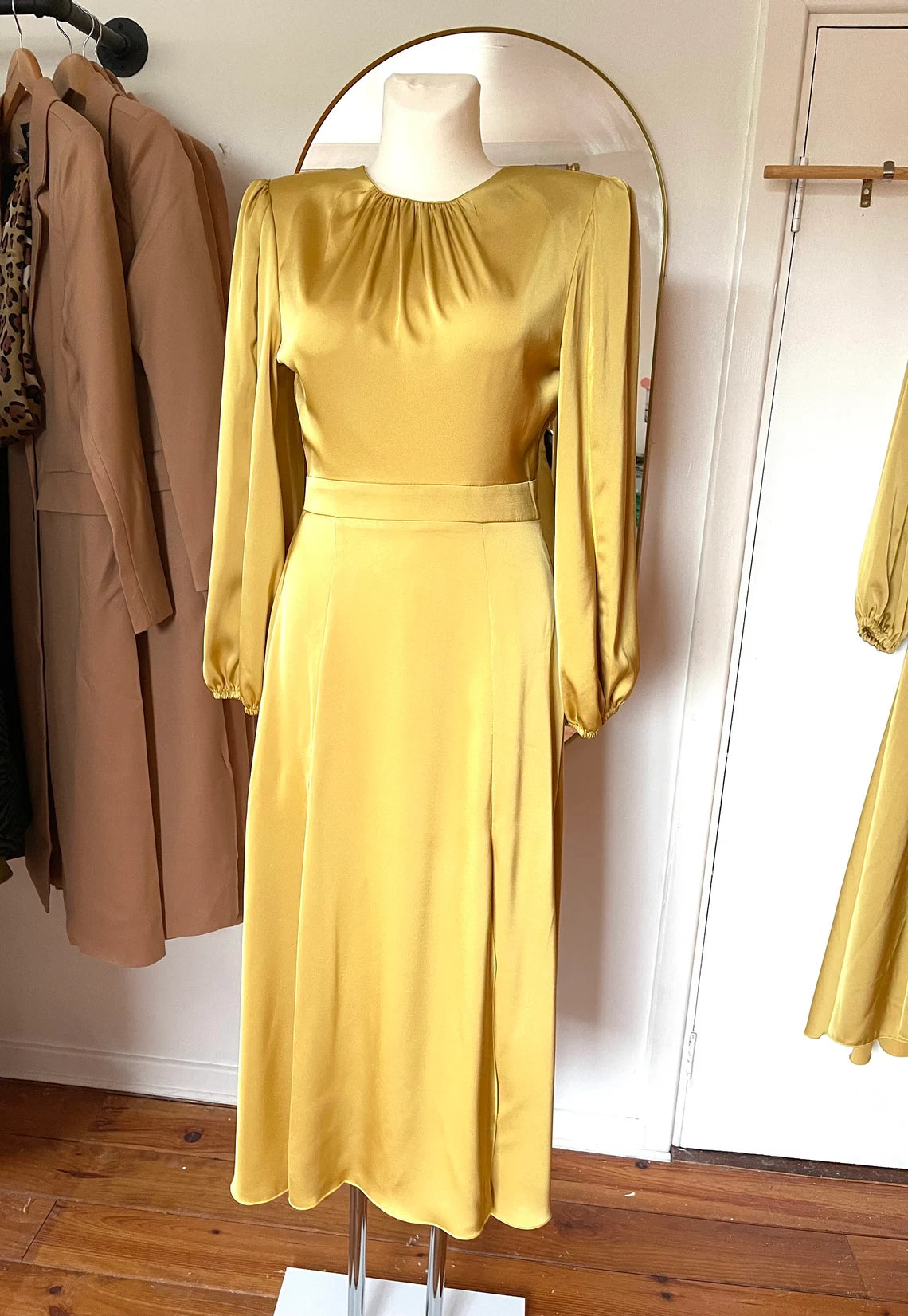 Yellow Round Neck Tea-Length A-line Long Sleeves Lace Up Backless Party Prom Evening Dress