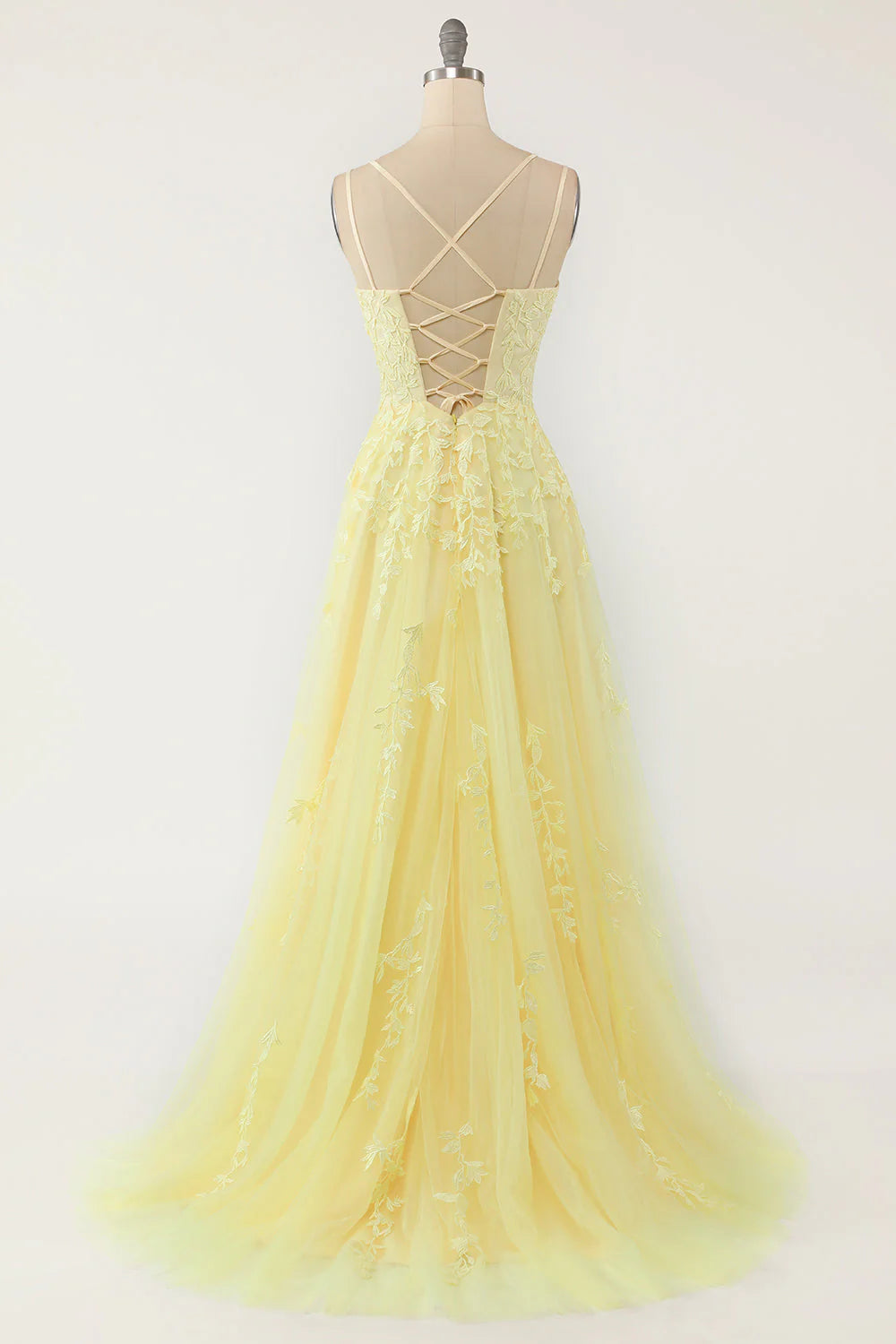Robe de bal trapèze en tulle avec bretelles spaghetti appliquées