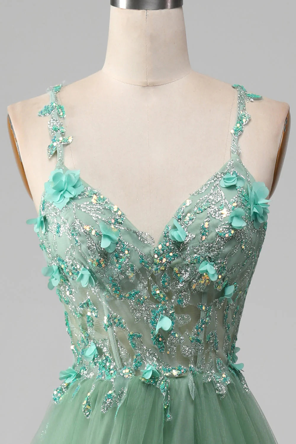 Robe de bal trapèze verte scintillante à bretelles spaghetti et corset avec applications