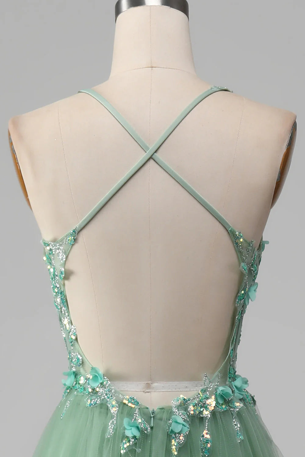 Robe de bal trapèze verte scintillante à bretelles spaghetti et corset avec applications