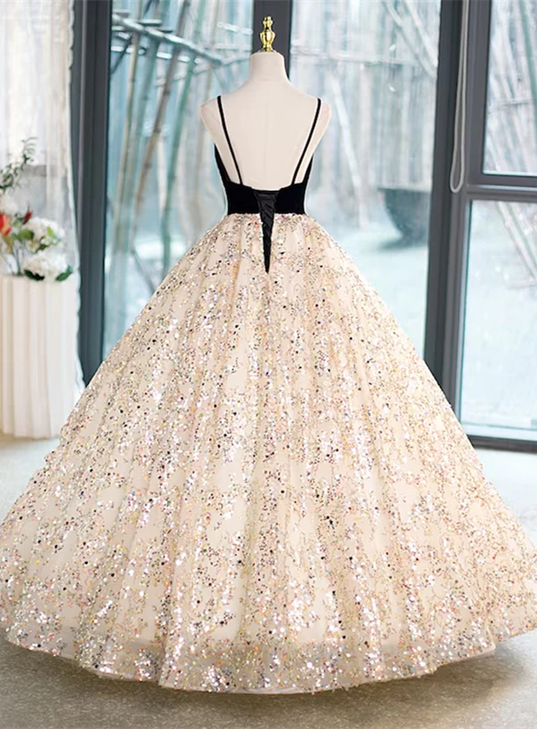 Vestido de fiesta con escote en V y cuentas color champán claro