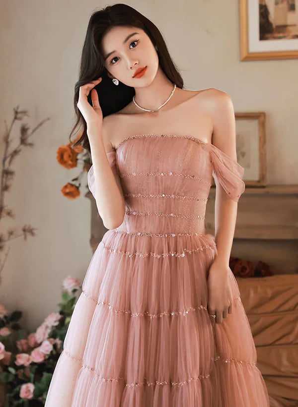 Robe de soirée longue en tulle rose à épaules dénudées