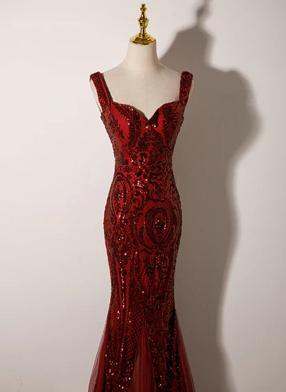 Vestido de fiesta largo estilo sirena con escote corazón y tirantes en color rojo vino