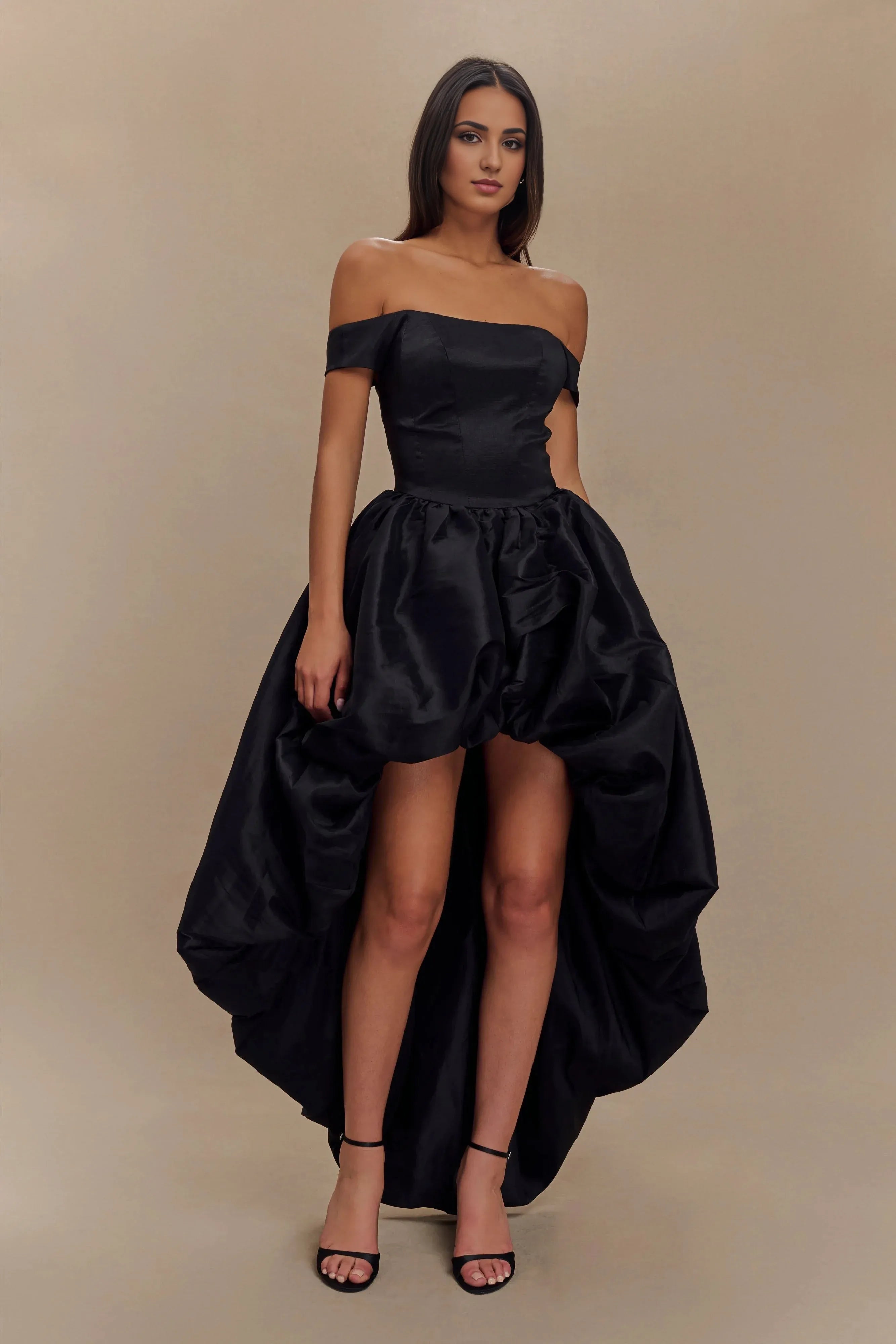 Vestidos de fiesta sin tirantes asequibles, elegantes vestidos de fiesta de satén para damas, hermosos vestidos de baile de corte A con dobladillo asimétrico. 