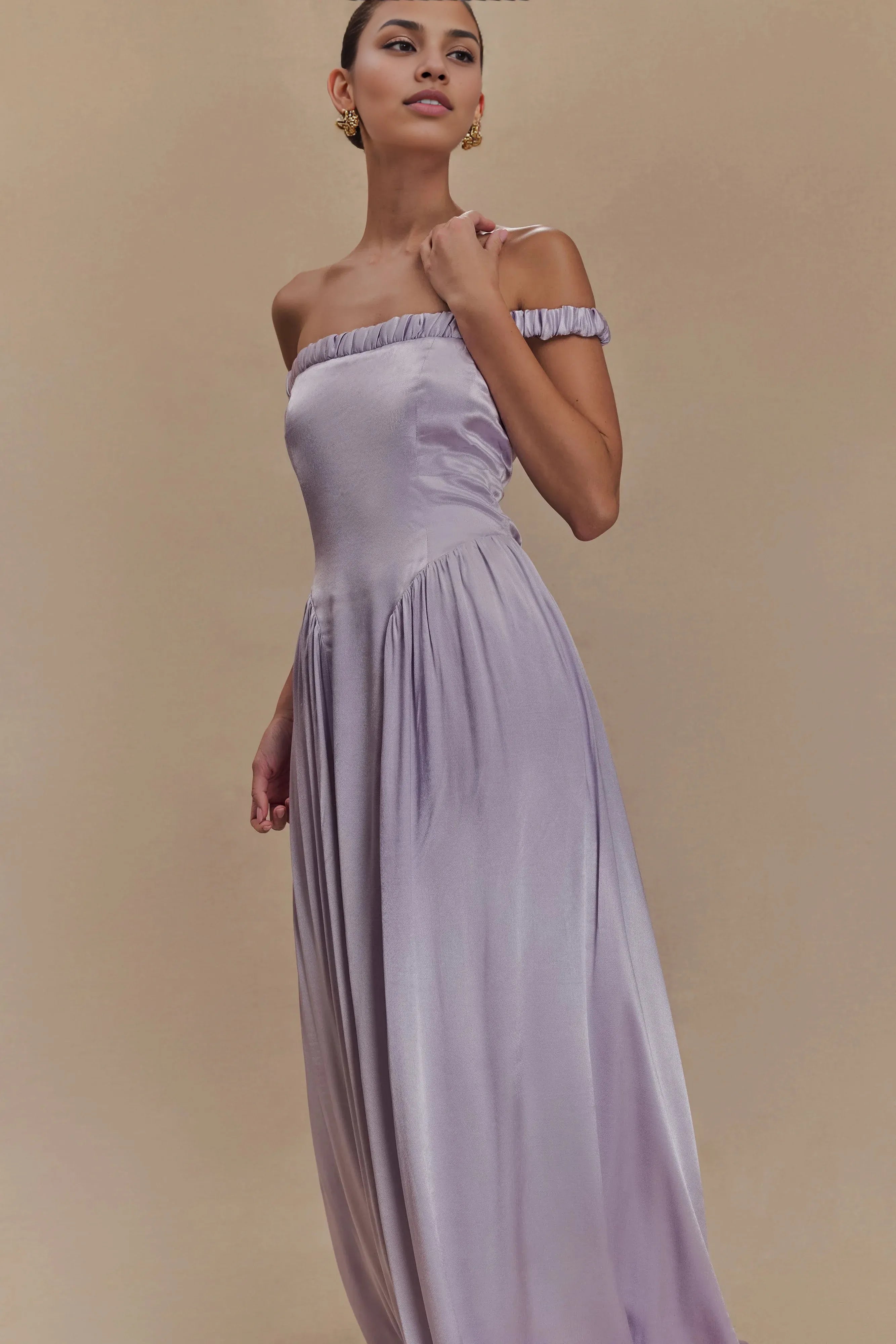 Vestidos de fiesta sin tirantes asequibles, modernos vestidos de gala largos hasta el suelo, elegantes vestidos de fiesta de satén para damas, hermosos vestidos de gala sin mangas. 