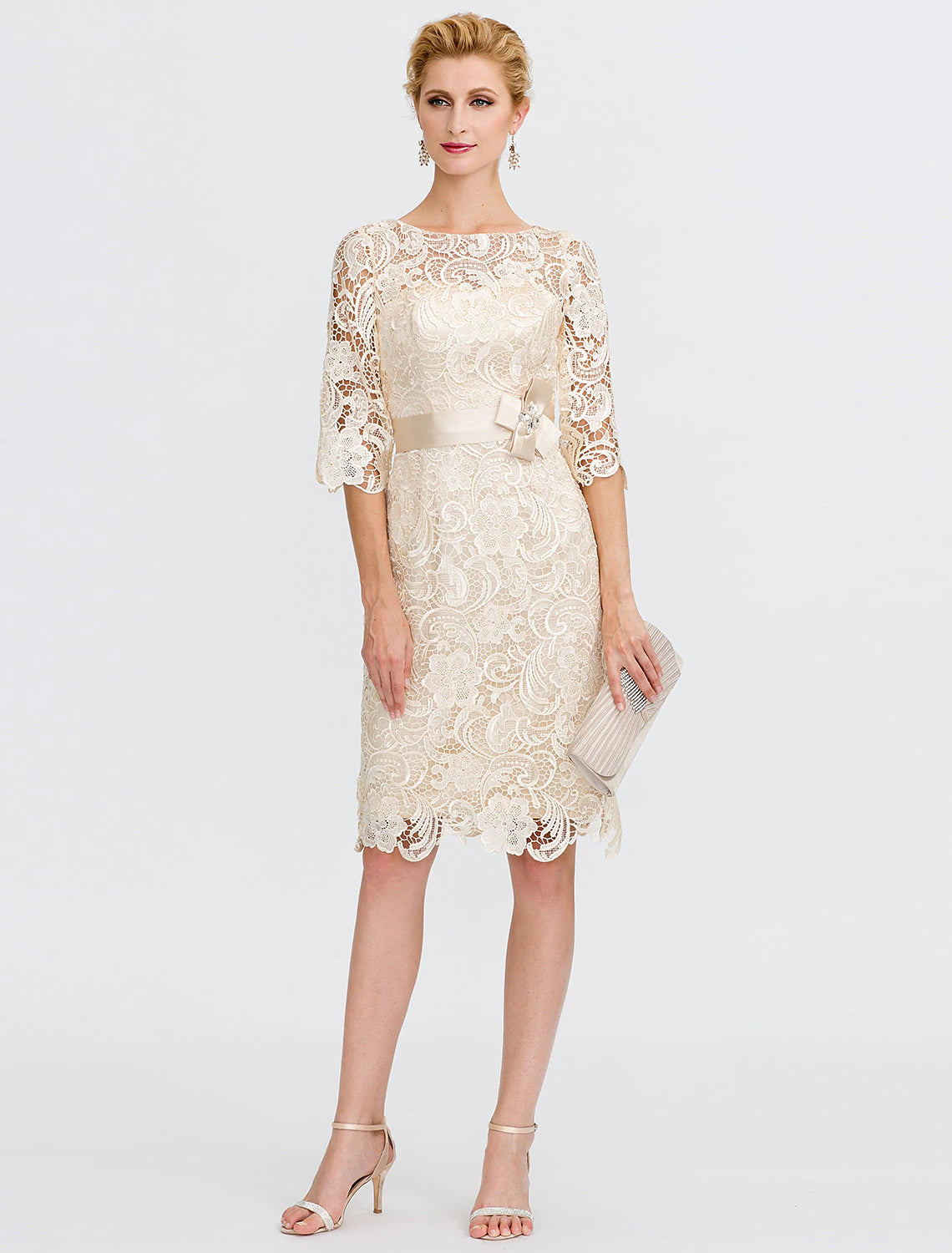 Robe de mère de la mariée fourreau/colonne Weitese, grande taille, élégante, col illusion, longueur genou, dentelle intégrale, manches 3/4 avec nœud(s)