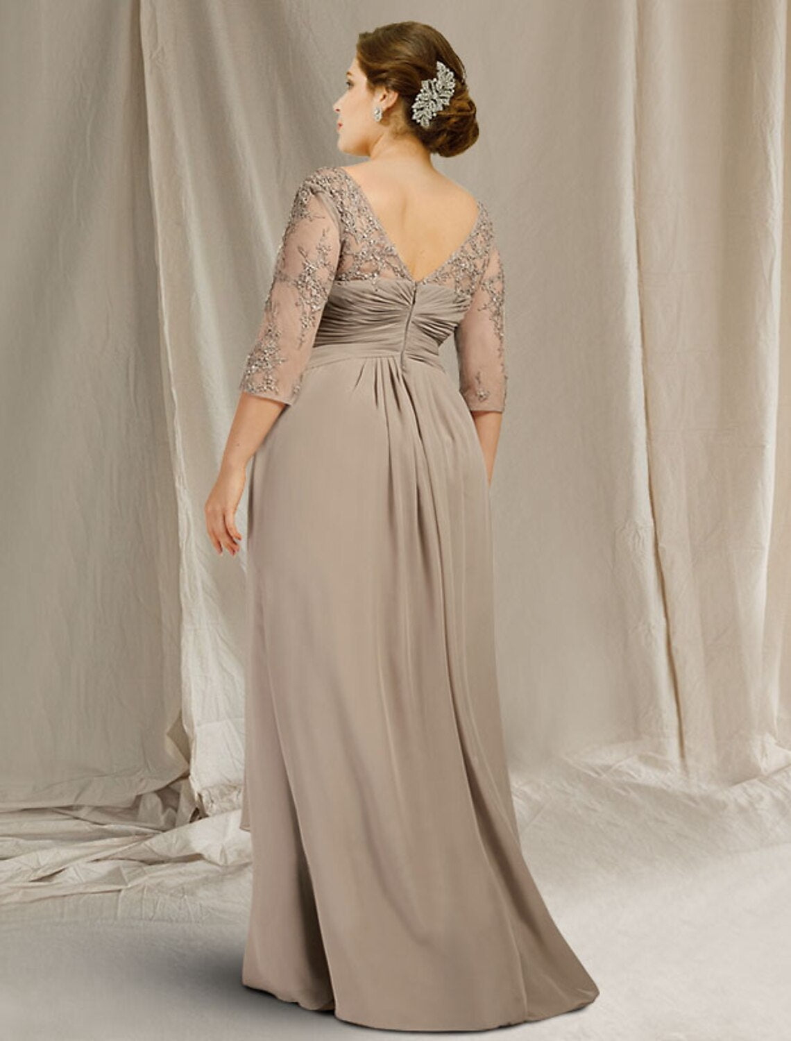 Robe de mère de la mariée trapèze grande taille, élégante, col bijou, longueur au sol, mousseline de soie, dentelle, manches 3/4, avec applications froncées