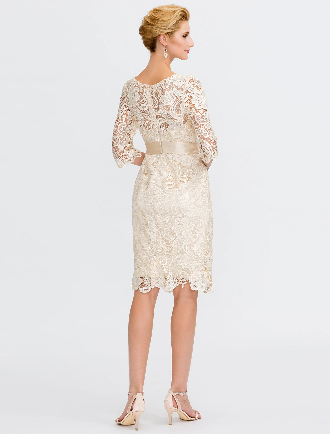 Robe de mère de la mariée fourreau/colonne Weitese, grande taille, élégante, col illusion, longueur genou, dentelle intégrale, manches 3/4 avec nœud(s)