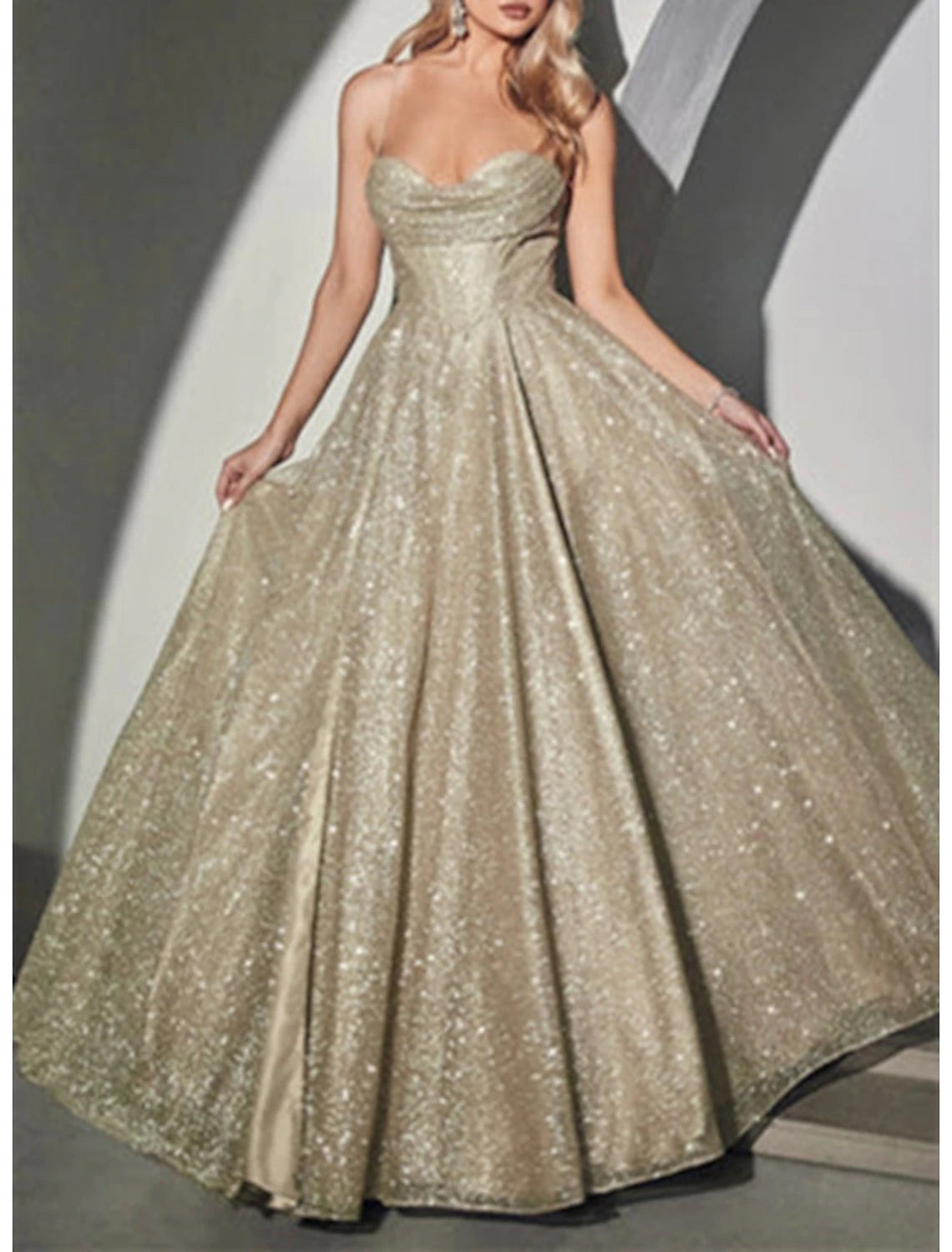 Robe de bal trapèze scintillante, robe de soirée formelle, traîne courte, sans manches, col bénitier, tulle