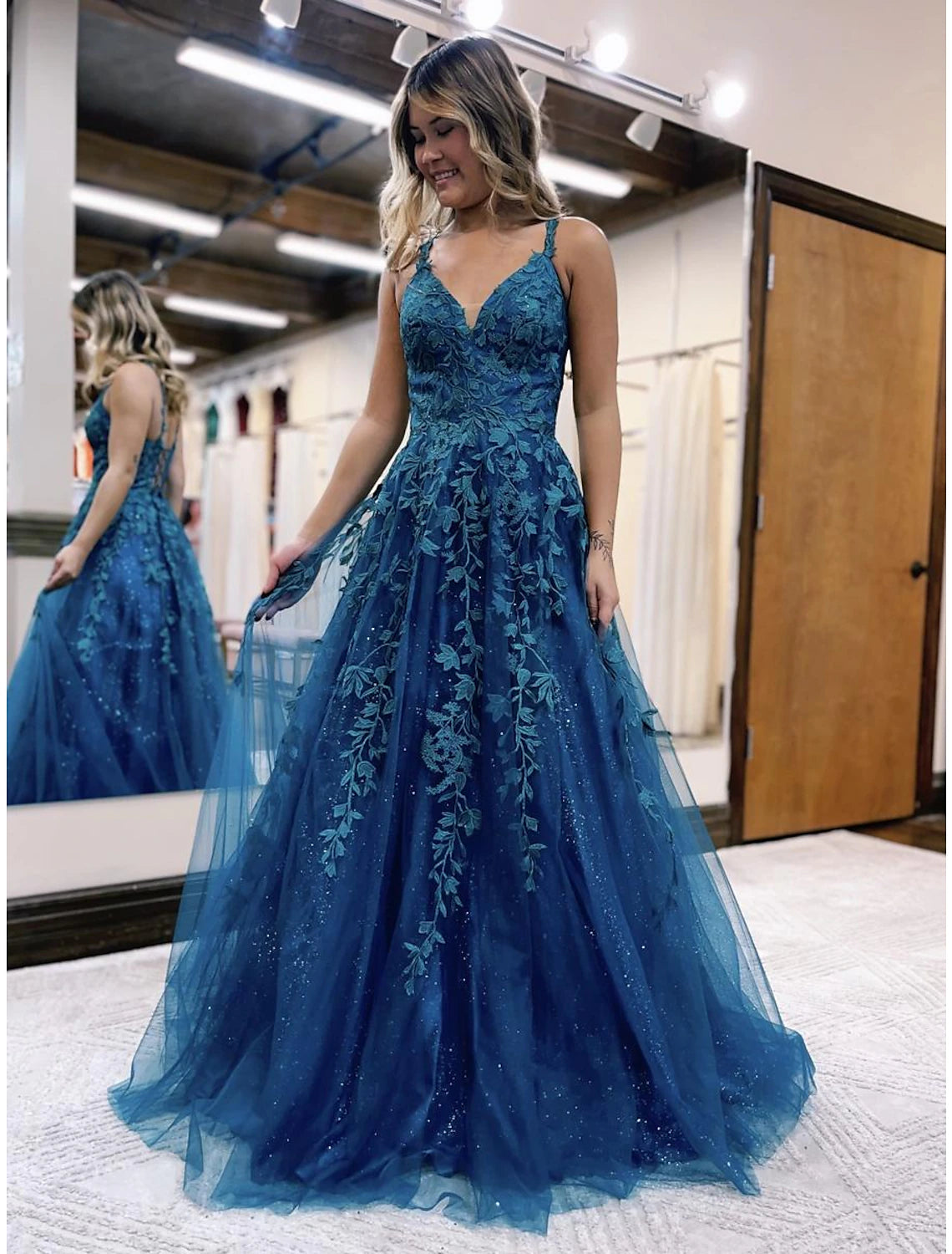 Weitese Ball Gown A-Line Prom Dresses Sparkle & Shine Dress Formal Wedding Party Dress Floor Length Sleeveless V Neck Tulle Backless with Glitter Appliques