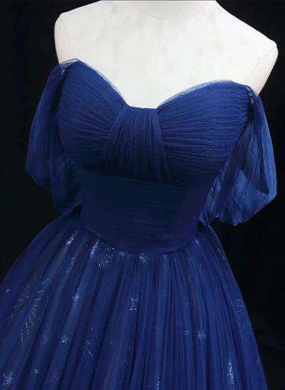 Robe de bal longue en tulle bleu marine avec décolleté en cœur