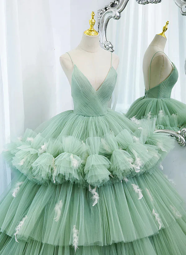 Robe de bal vert clair en tulle à plusieurs niveaux et dos nu