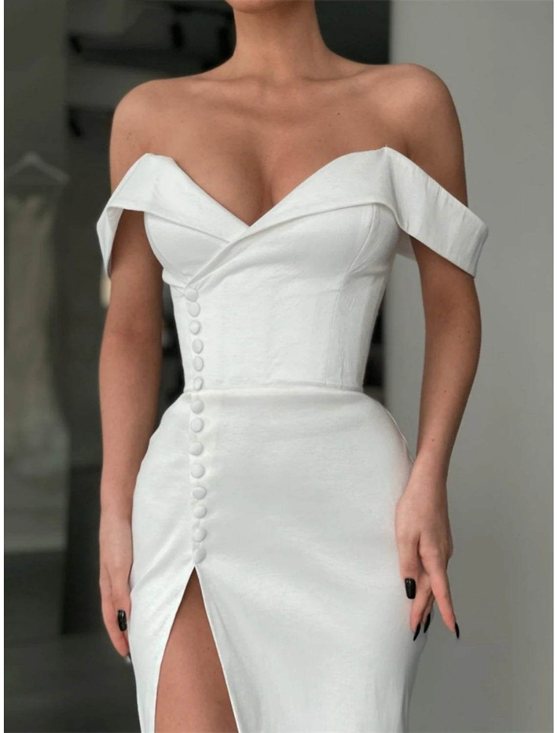 Robe de soirée trapèze Weitese, élégante, noire, grande taille, traîne, manches longues, épaules dénudées, satin, avec boutons, plis et fente