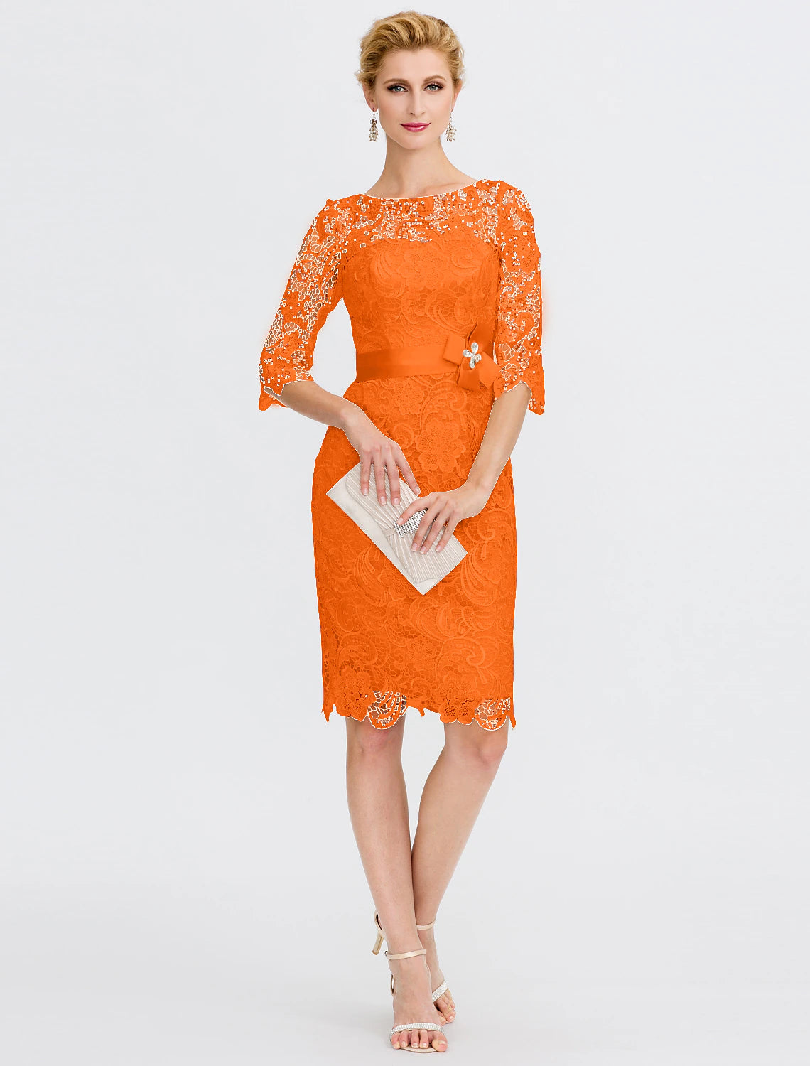 Robe de mère de la mariée fourreau/colonne Weitese, grande taille, élégante, col illusion, longueur genou, dentelle intégrale, manches 3/4 avec nœud(s)