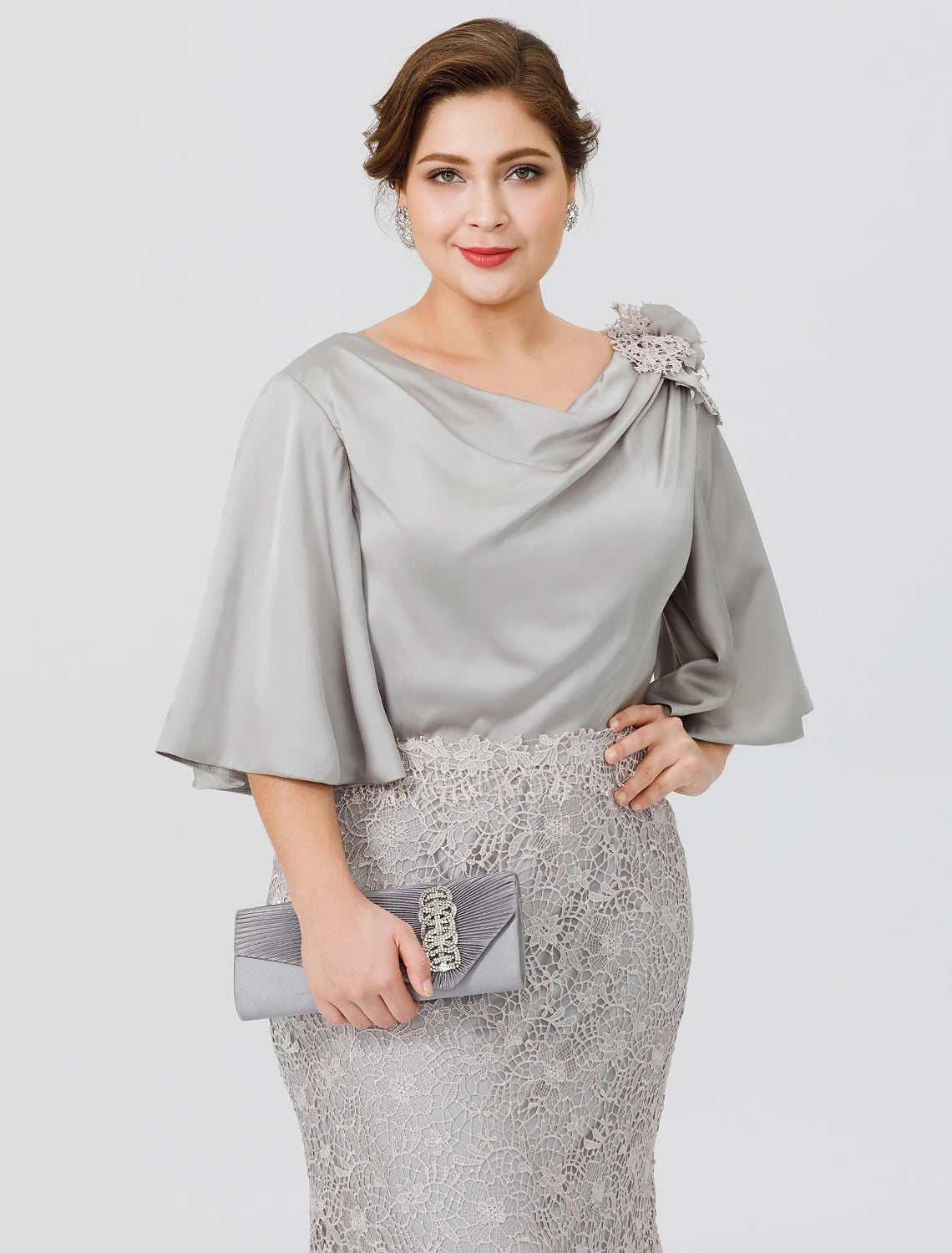 Robe sirène/trompette pour mère de la mariée, grande taille, sexy, col bénitier, traîne en satin, mousseline de soie, dentelle sur satin, manches mi-longues, sans appliques