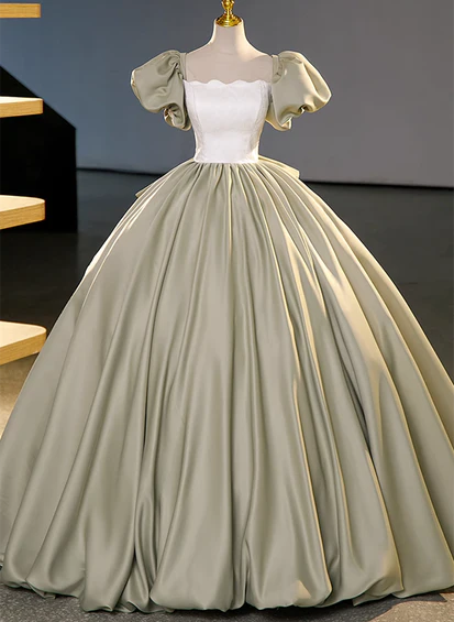 Vestido de fiesta largo de satén con mangas cortas en color verde