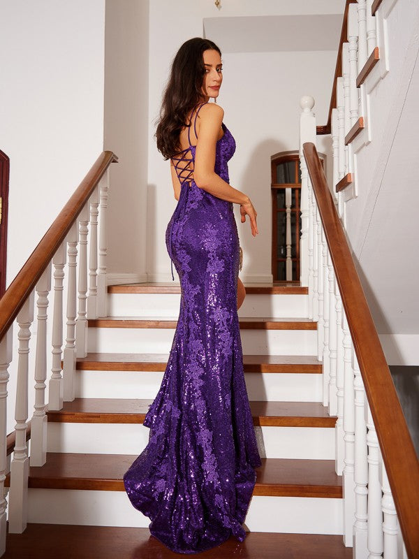 Weitese Sheath/Column Sequins Applique V-neck Sleeveless Court Train Dresses