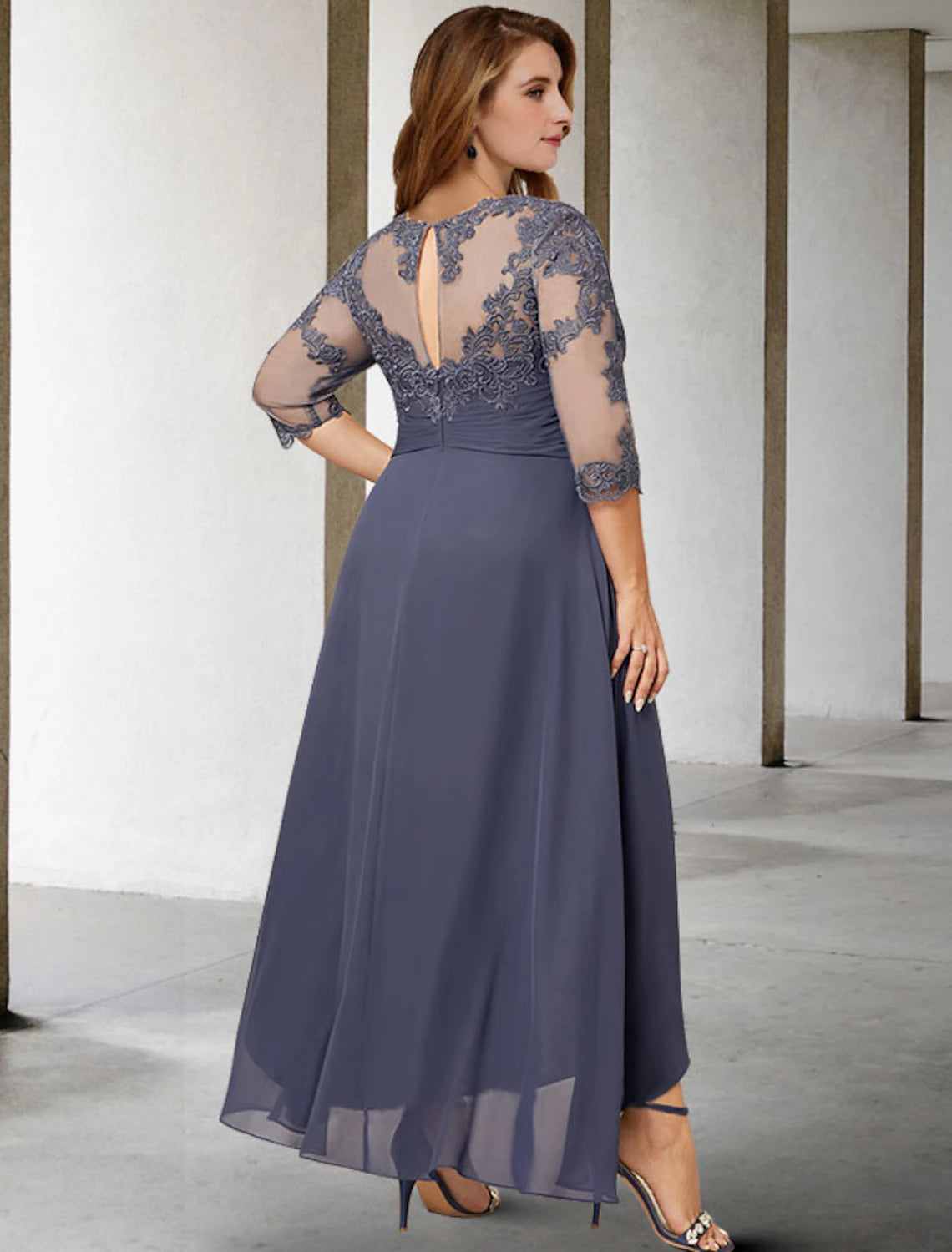 Weitese A-Line Mère de la mariée Robes Grande Taille Cacher Ventre Courbe Élégante Automne Robe d'invité de mariage Formelle Asymétrique Manches 3/4 Col bijou Mousseline avec Plis Appliques froncées