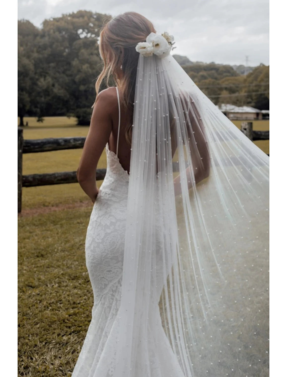 One-tier Vintage Style / Pearls Wedding Veil Cathedral Veils