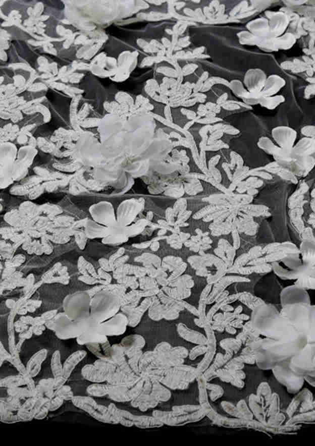 One-tier Cathedral Bridal Veils With Applique Lace Flower