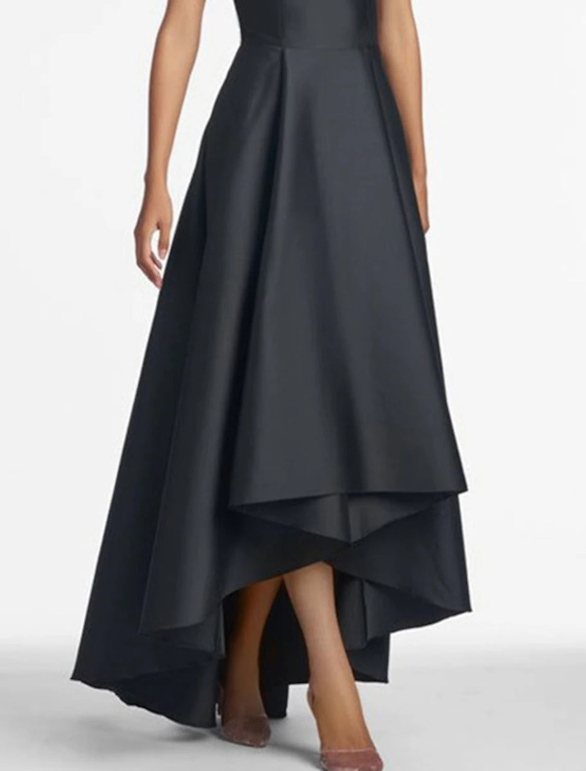 Robe de mariée trapèze élégante noire, grande taille, asymétrique, sans manches, col bijou, en satin