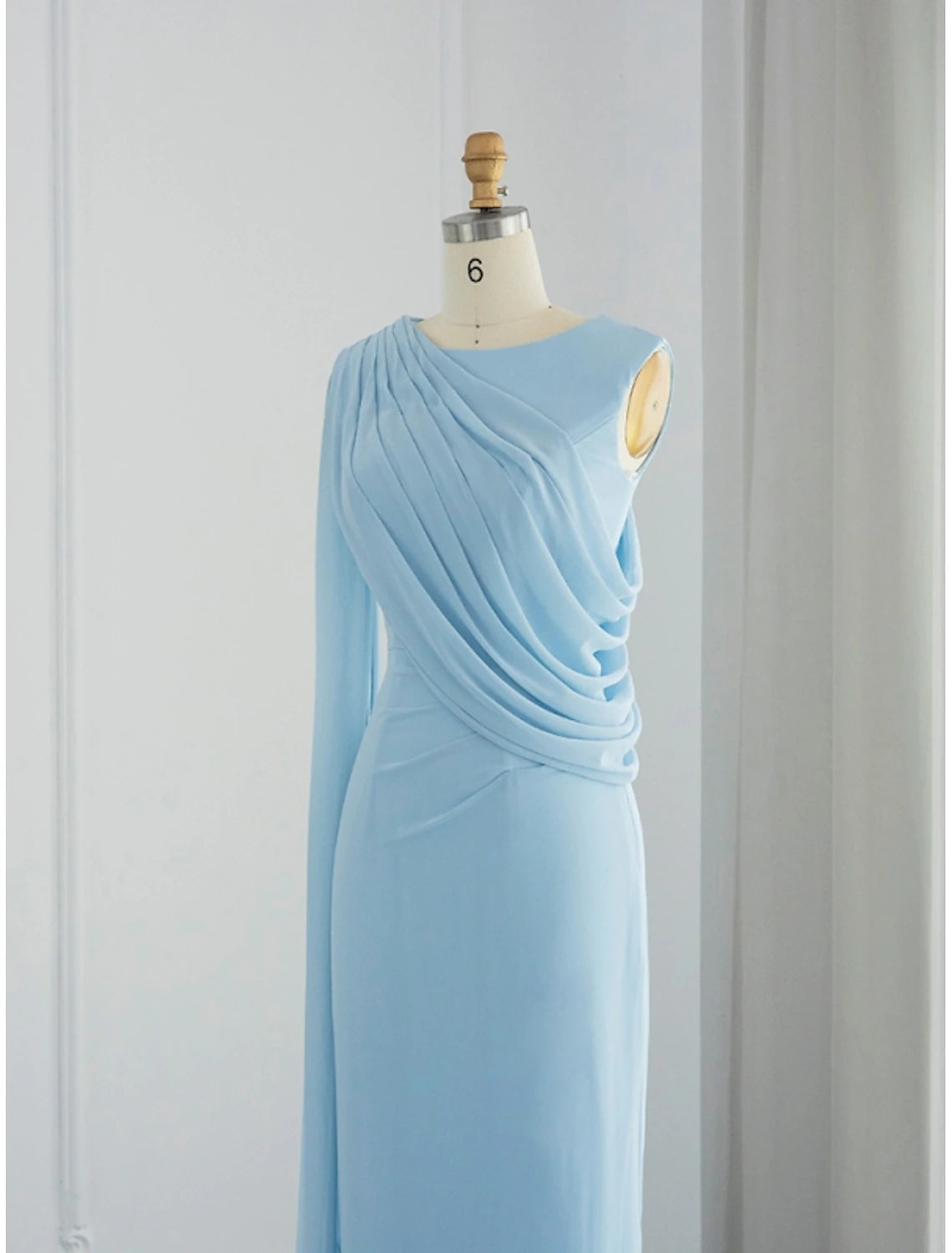 Sheath / Column Evening Gown Elegant Dress Formal Fall Sweep / Brush Train Sleeveless Cowl Neck Chiffon