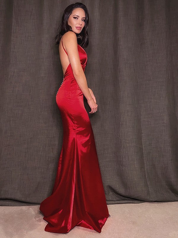 Vestidos de satén con efecto seda, tirantes finos, volantes, sin mangas y con cola larga