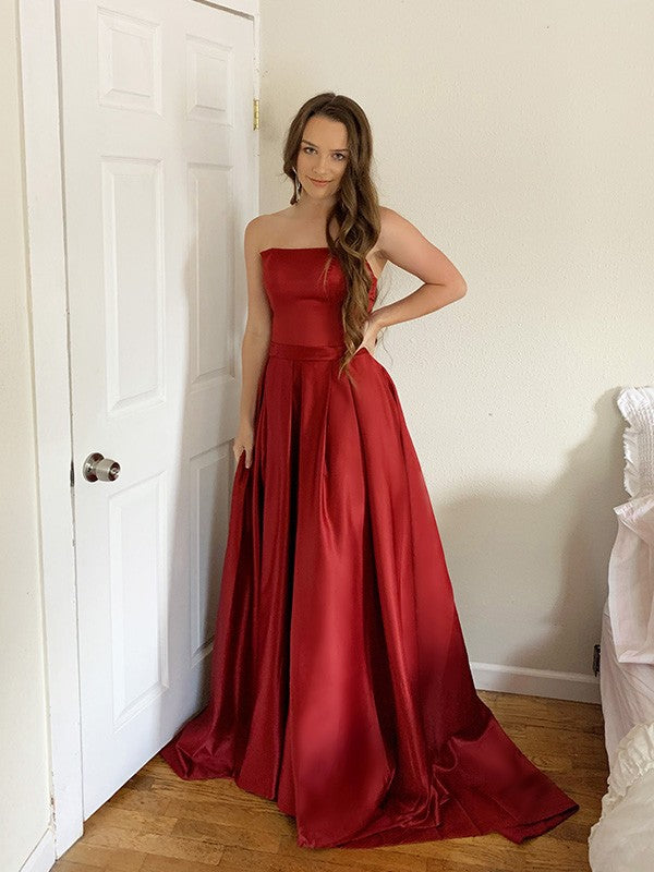 Vestidos sin tirantes, sin mangas y con cola de cepillo de satén