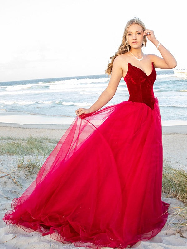 Sweetheart Tulle Sleeveless Court Train Dresses