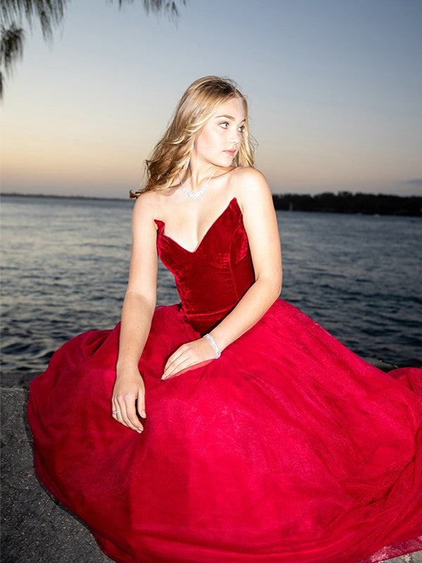 Sweetheart Tulle Sleeveless Court Train Dresses