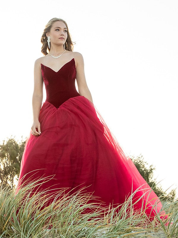Sweetheart Tulle Sleeveless Court Train Dresses