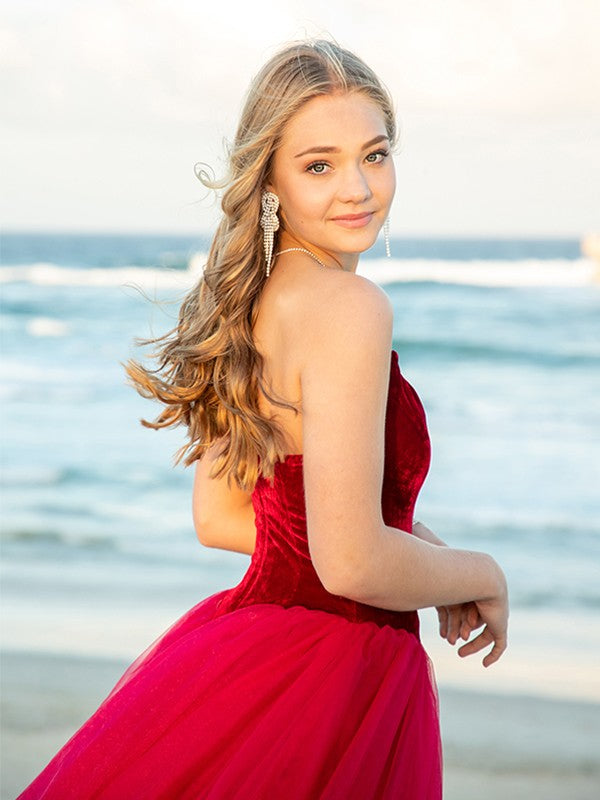 Sweetheart Tulle Sleeveless Court Train Dresses