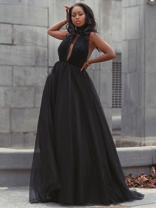 Tulle Ruffles V-neck Sleeveless Court Train Dresses