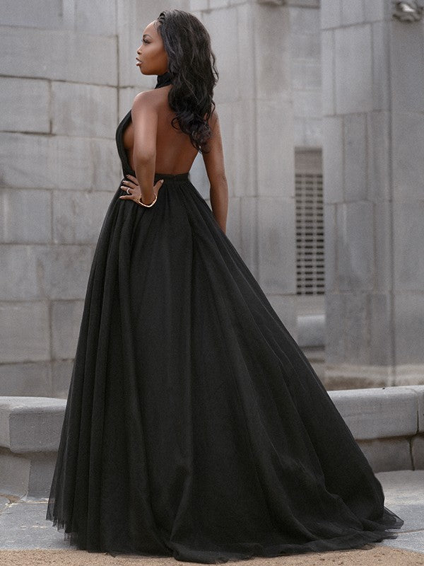 Tulle Ruffles V-neck Sleeveless Court Train Dresses