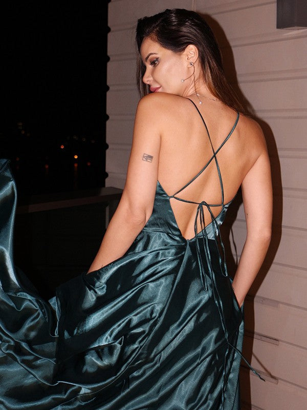 Robe longue en satin soyeux, col en V, volants, sans manches