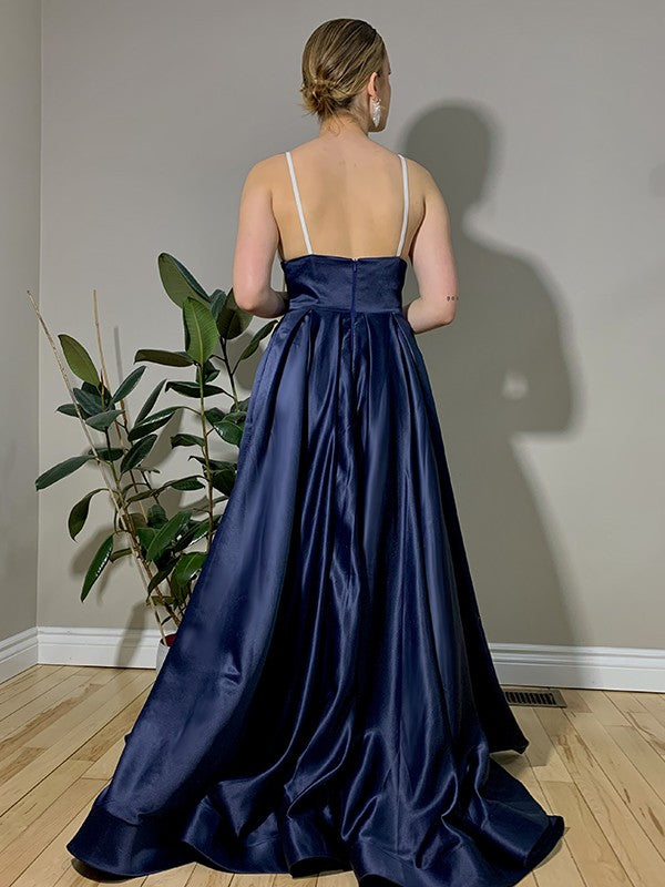 Vestidos de satén con volantes, escote en V, sin mangas y cola larga