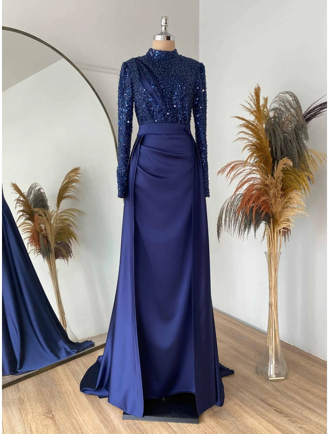 Sheath Formal Dress Evening Gown Red Green Dress Formal Sweep / Brush Train Long Sleeve Jewel Neck Satin